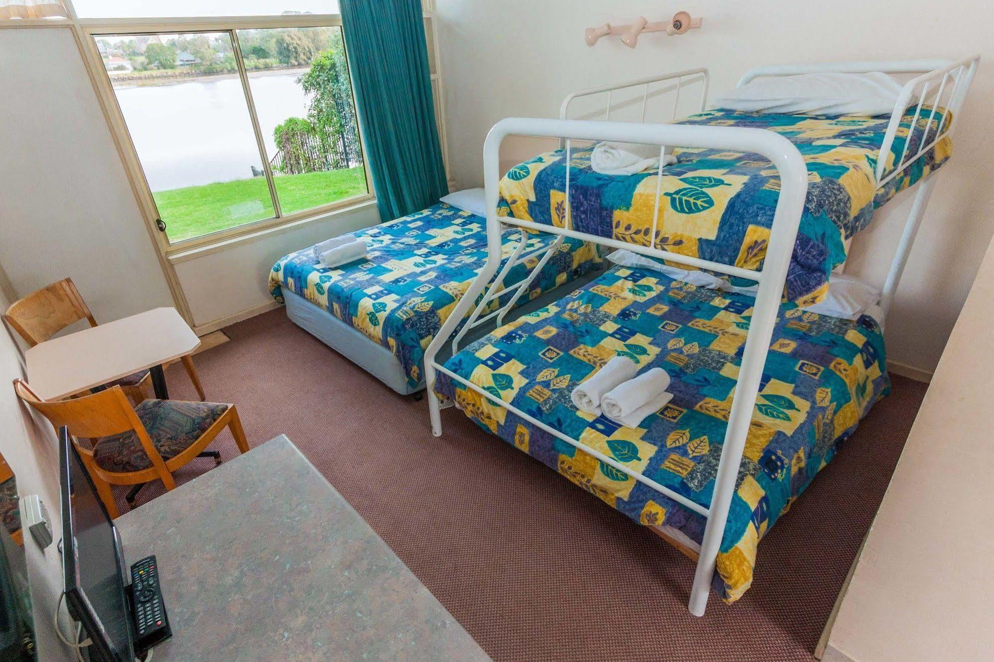 Moruya Waterfront Hotel Motel Экстерьер фото