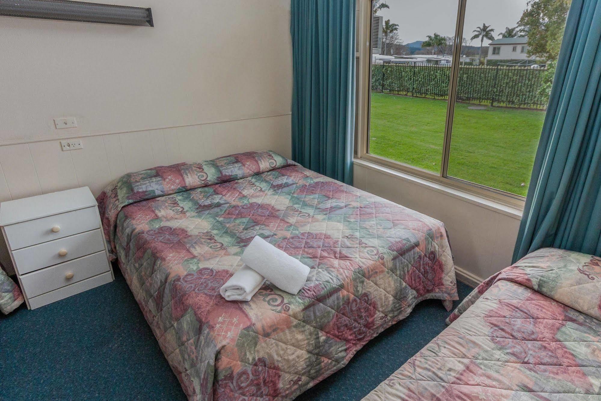 Moruya Waterfront Hotel Motel Экстерьер фото