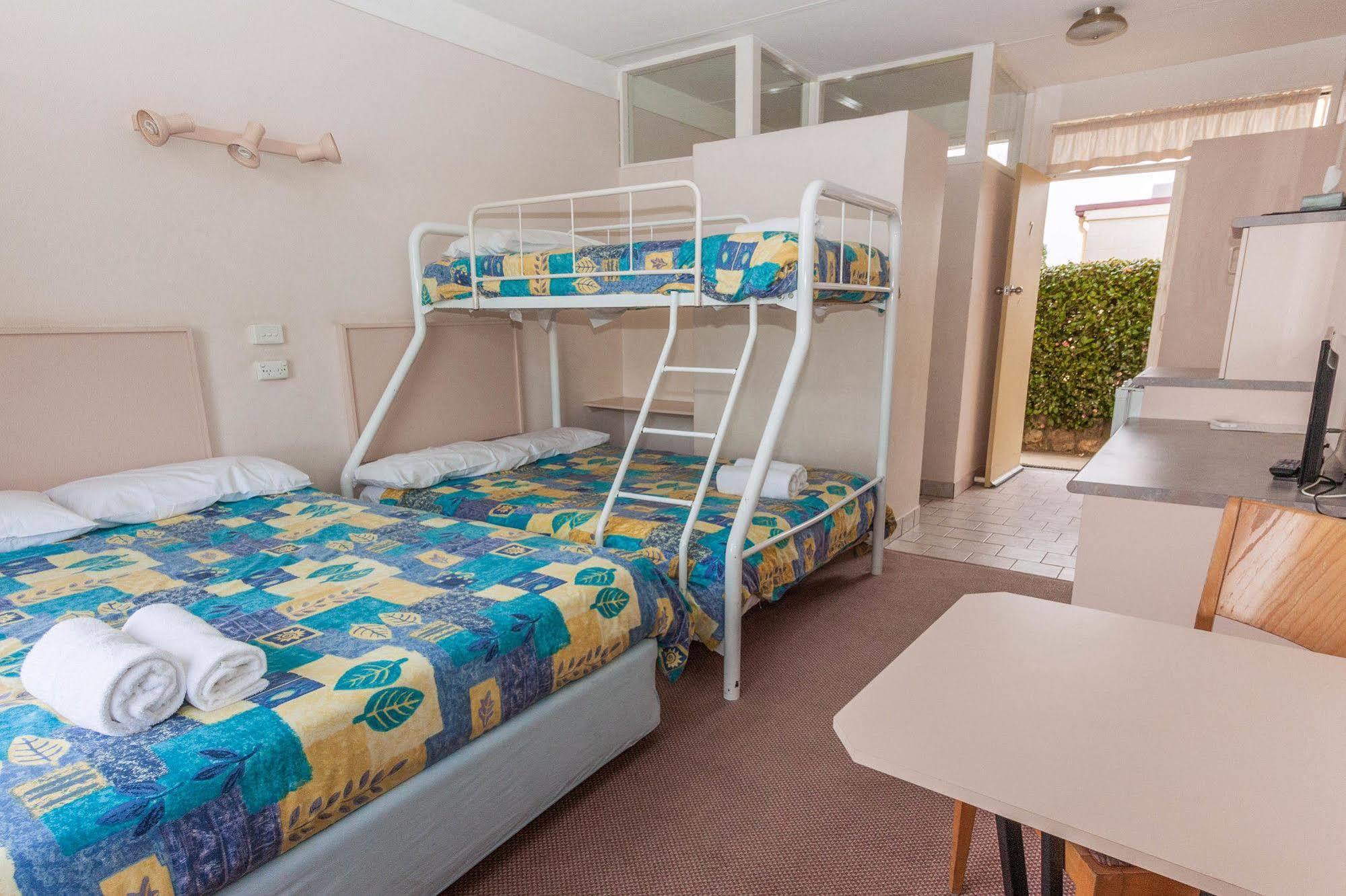 Moruya Waterfront Hotel Motel Экстерьер фото