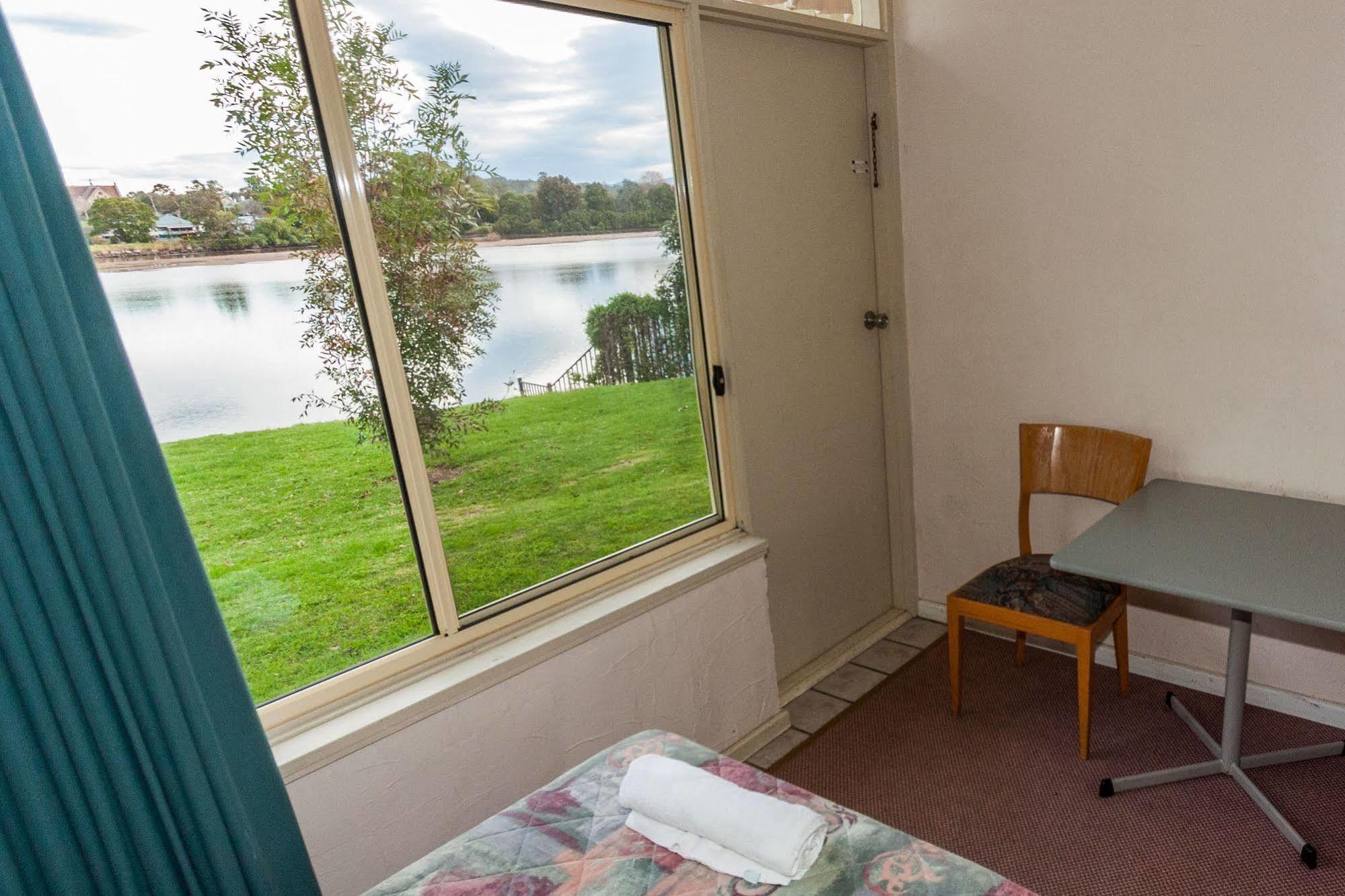 Moruya Waterfront Hotel Motel Экстерьер фото