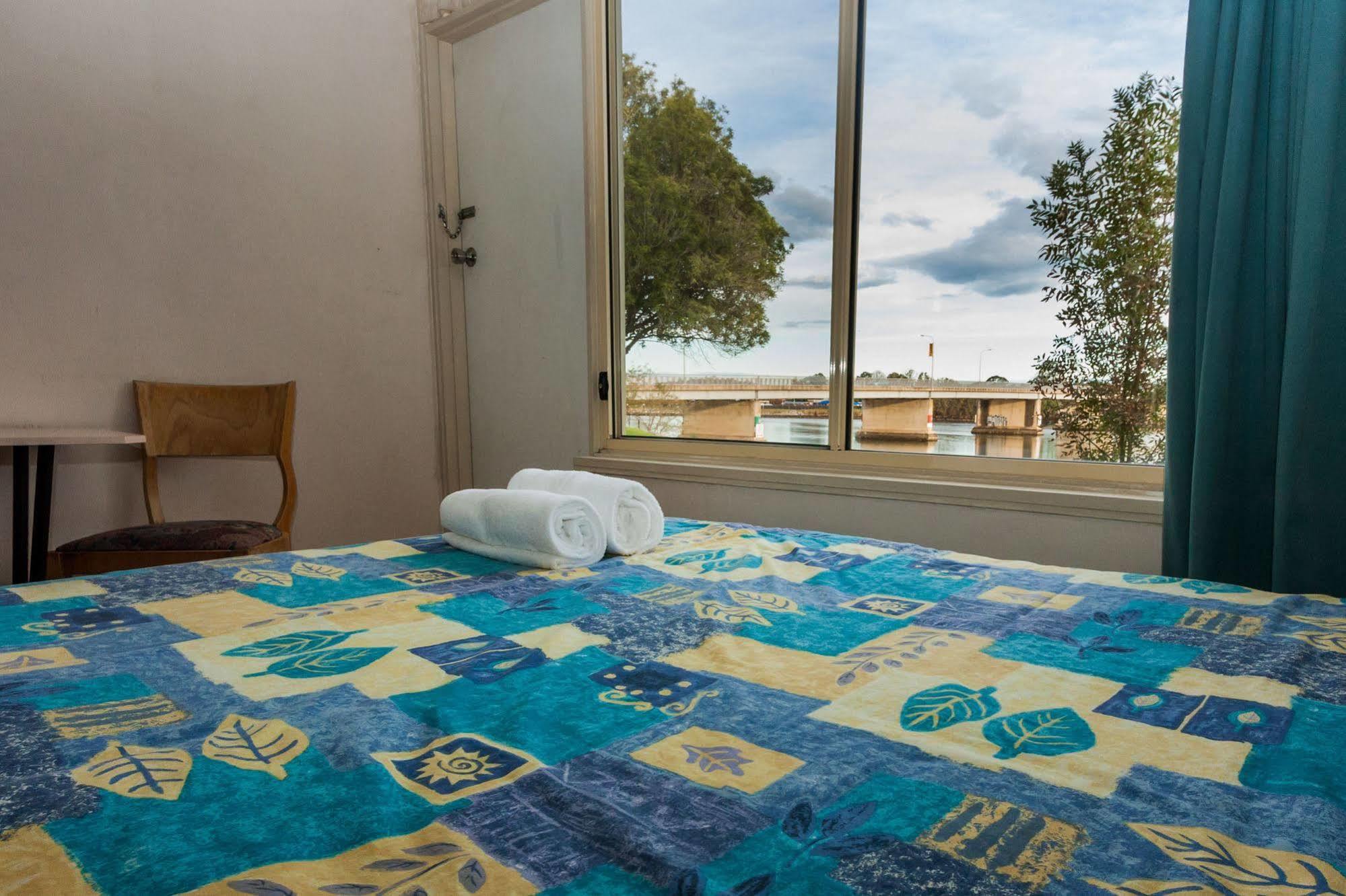 Moruya Waterfront Hotel Motel Экстерьер фото