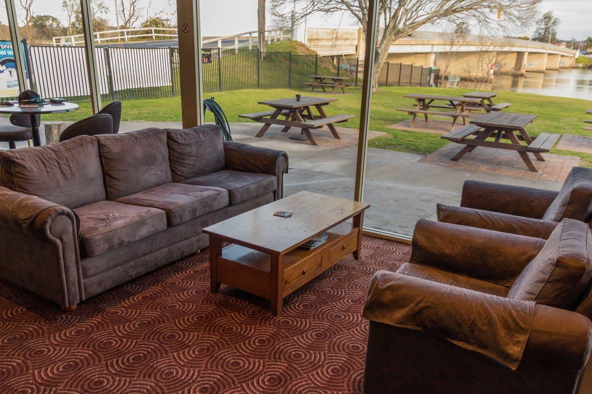 Moruya Waterfront Hotel Motel Экстерьер фото